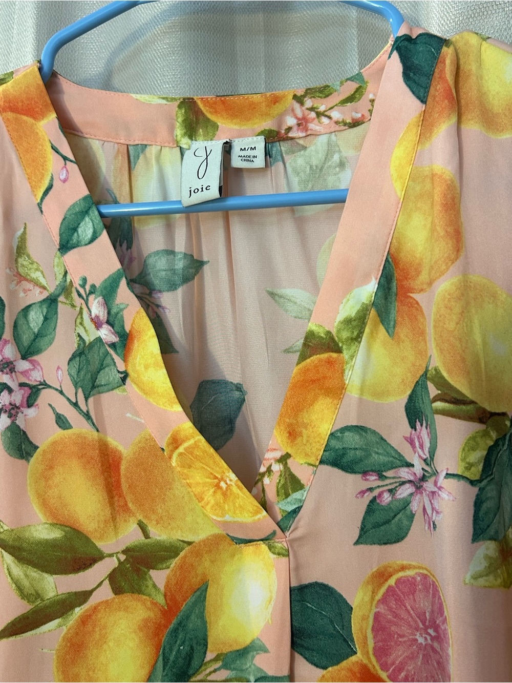 Joie Citrus Print Blouse Medium V-Neck Flutter Sleeve Peach Pink Floral - Picture 5 of 11